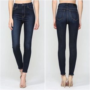 Hidden Mid Rise Skinny Jeans in Dark Blue Denim size 25